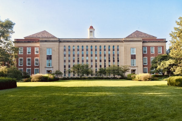 Institutional AMC